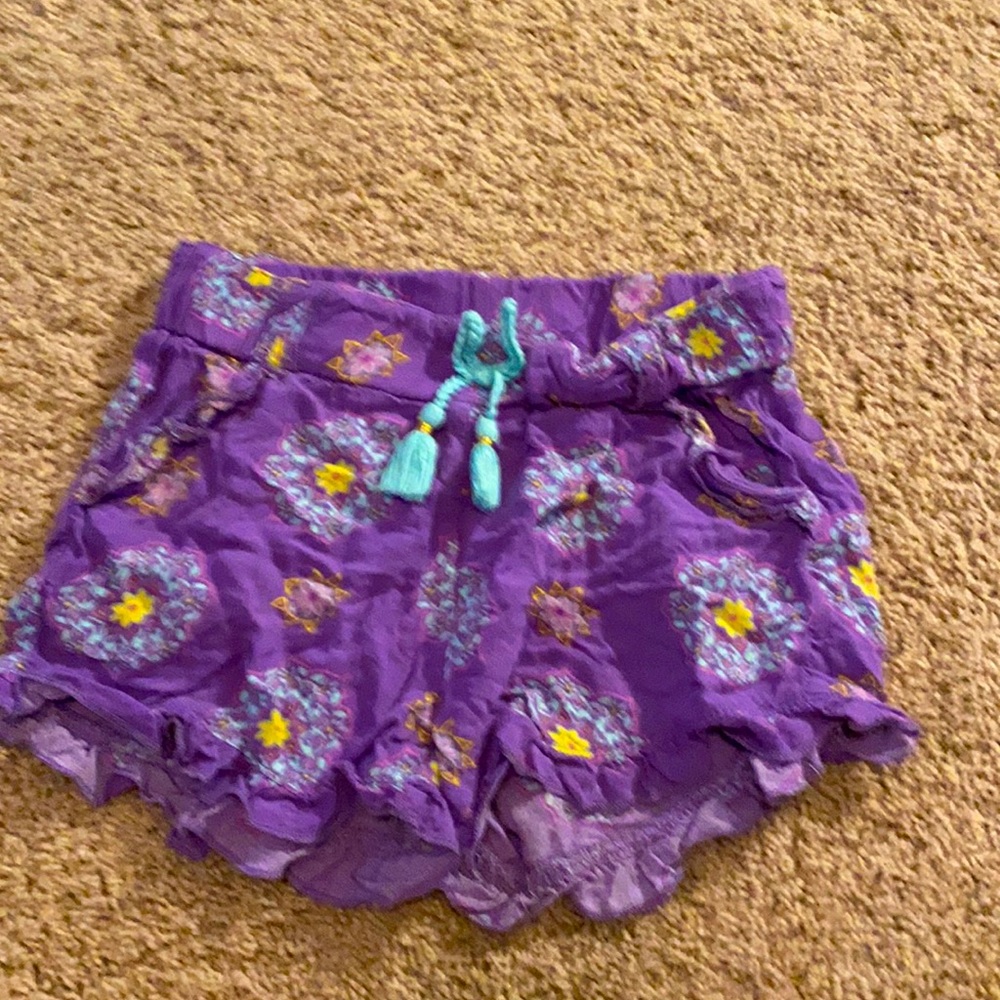 Girls size 6 shorts